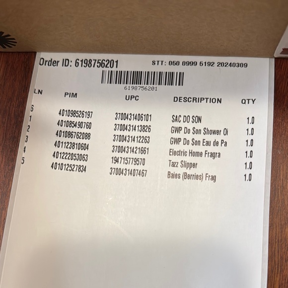 UGG Tazz Platform Slip-On Slippers with Red Trim, size 7 - Picture 6 of 6